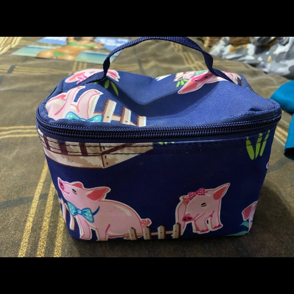 Ngil makeup bag